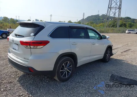 2017 Toyota Highlander Xle z USA, uszkodzony, nr VIN 5TDJZRFH7HS418964